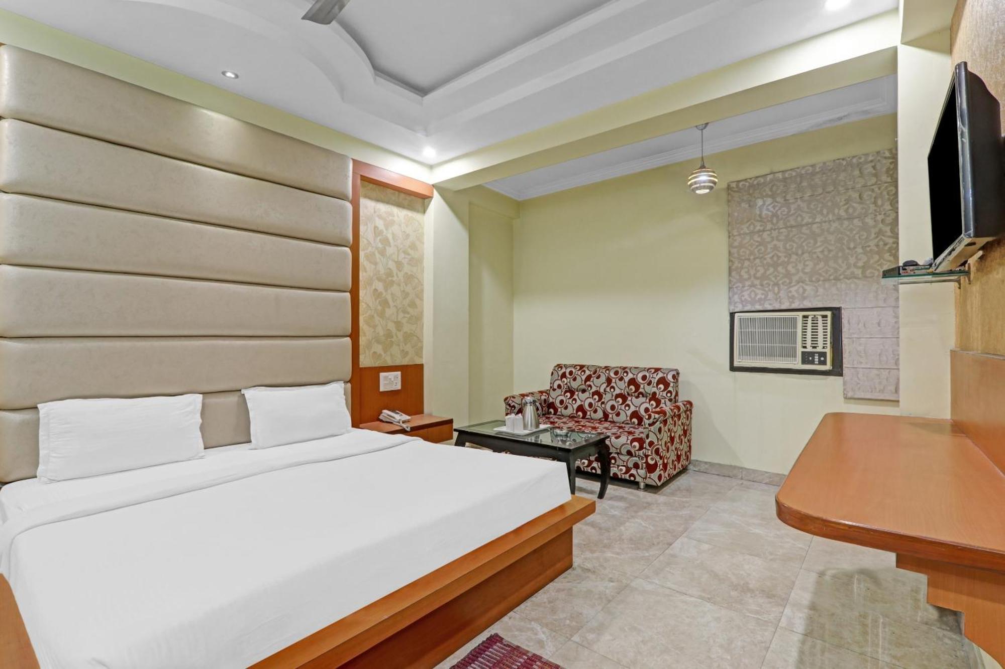 Super Capital O Townhouse Govinda Royal Hotel Kanpur Exterior photo