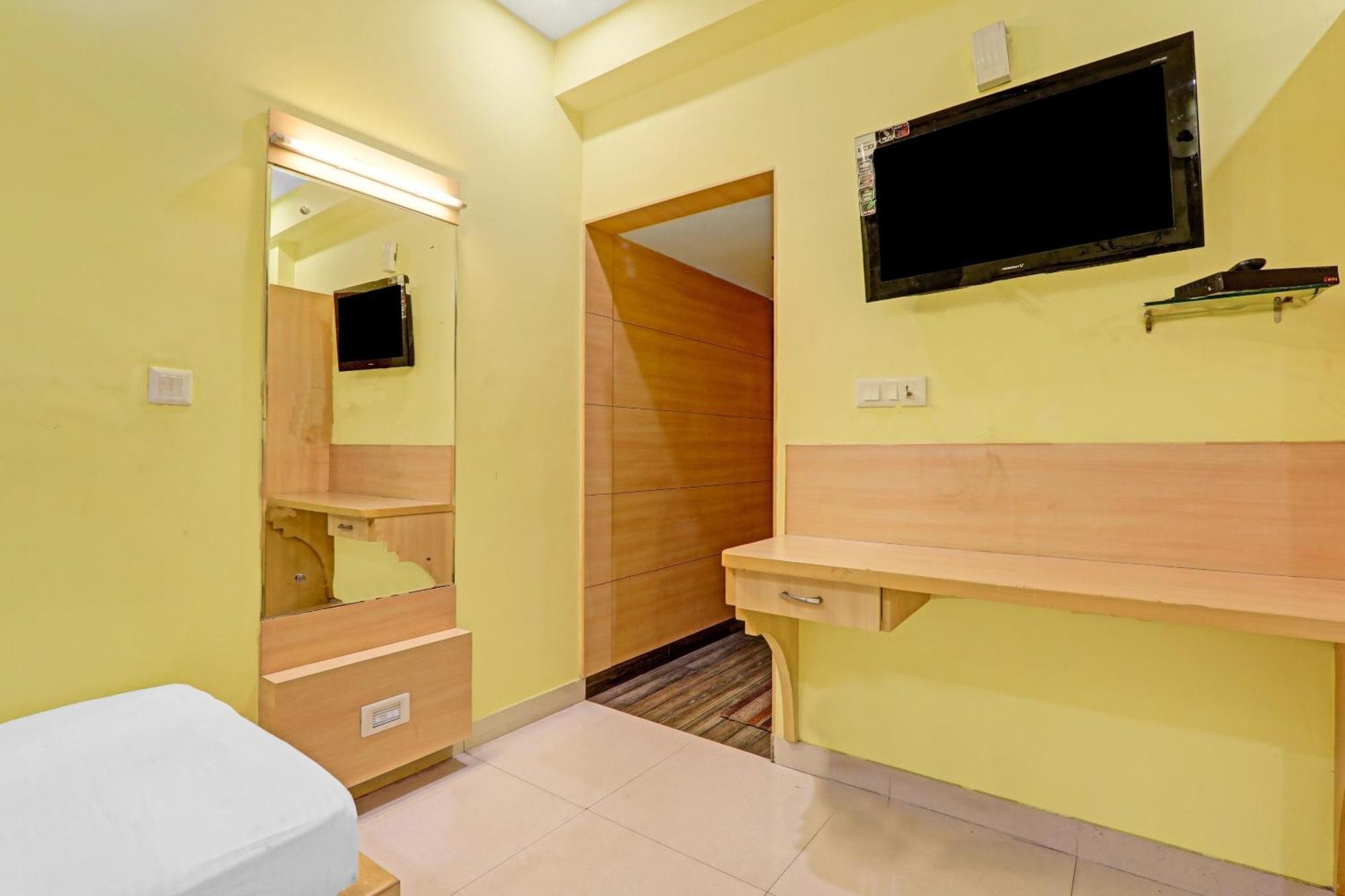 Super Capital O Townhouse Govinda Royal Hotel Kanpur Exterior photo